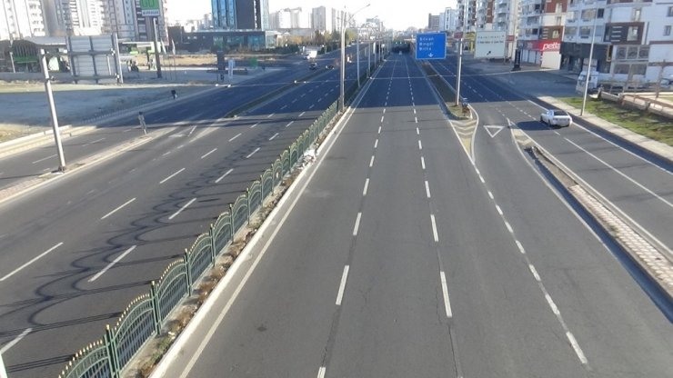 Diyarbakır kısıtlamayla birlikte sessizliğe büründü