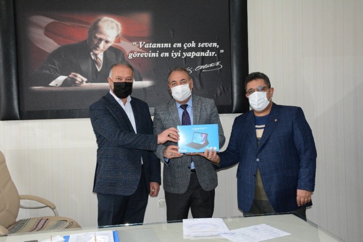 TATSO’dan öğrencilere tablet desteği