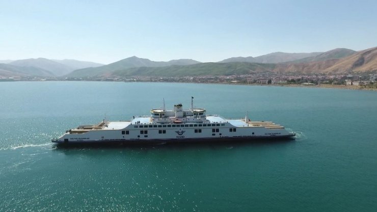 Türkiye’nin en büyük iki feribotu 2020’de 500 bin ton yük taşıdı