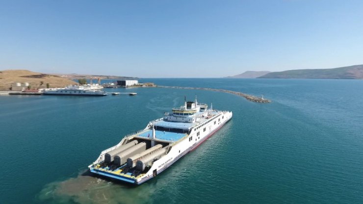 Türkiye’nin en büyük iki feribotu 2020’de 500 bin ton yük taşıdı