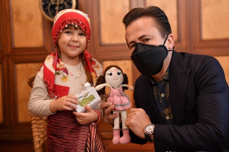 6 yaşındaki Zeynep’ten örnek davranış, kazandığı ödülü SMA hastalarına bağışladı