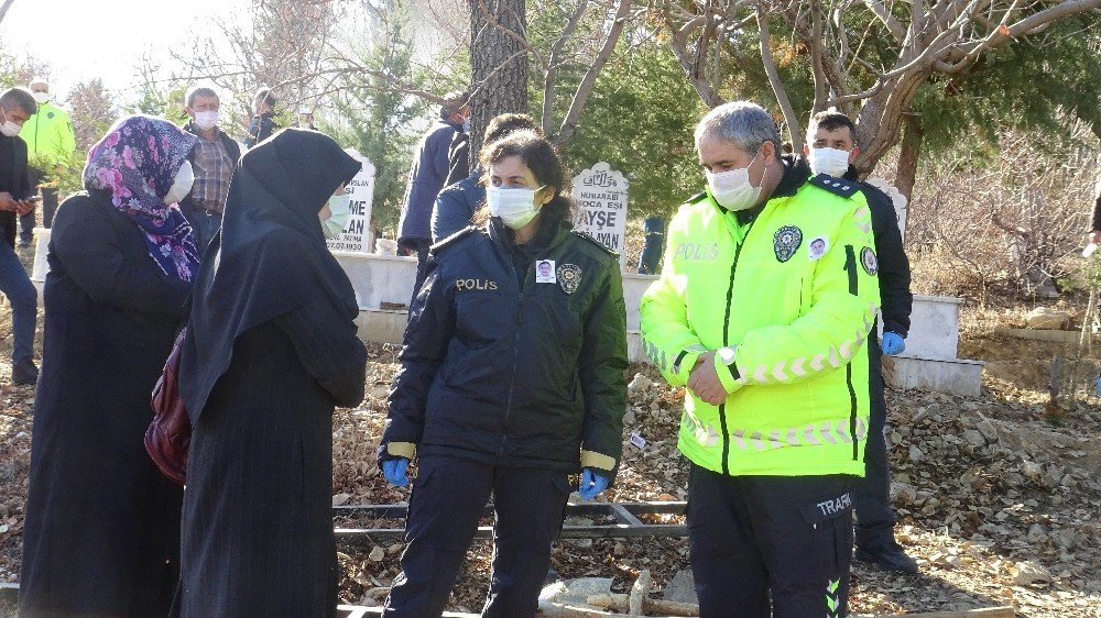 Konya'da görev yapıyordu! Koronaya yenik düşen trafik polisi Ermenek'te toprağa verildi