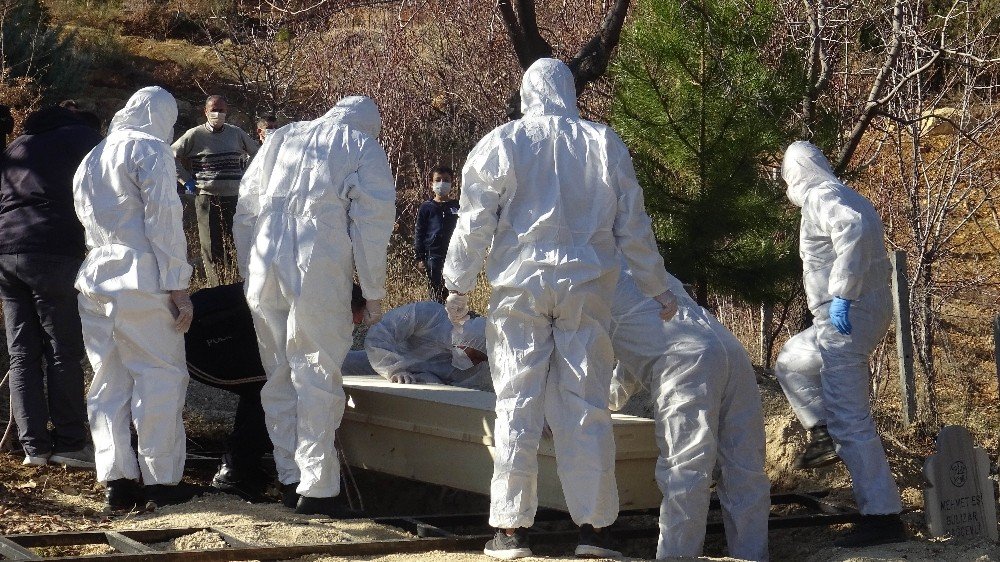 Konya'da görev yapıyordu! Koronaya yenik düşen trafik polisi Ermenek'te toprağa verildi