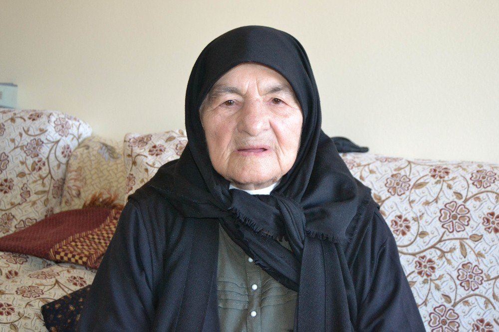 Konya'da yaşayan Ayşe Demirkıran 95 yaşında koronayı yendi