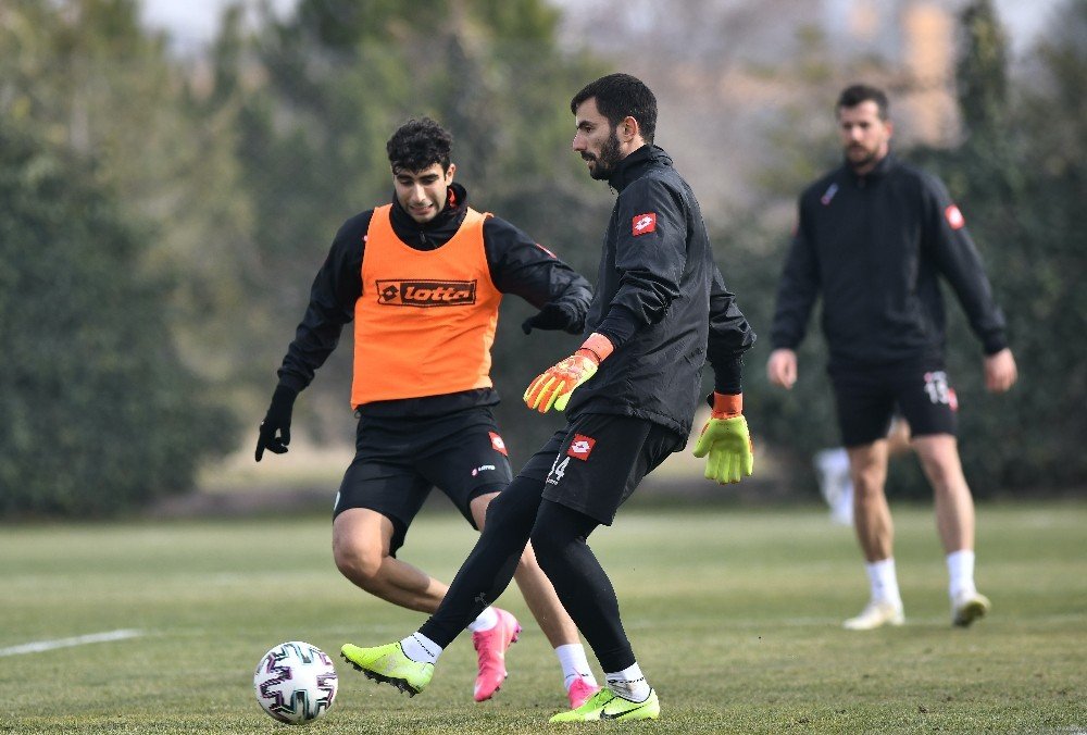 Konyaspor Galatasaray'a bileniyor