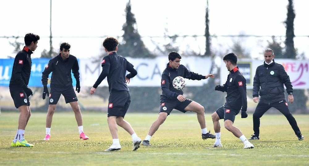 Konyaspor Galatasaray'a bileniyor