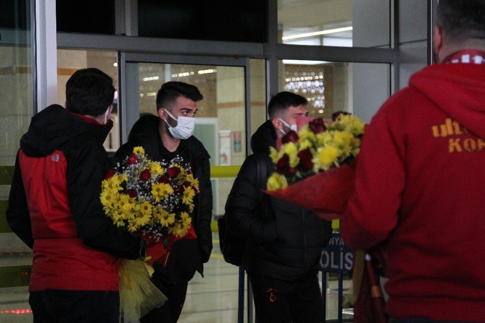 Galatasaray kafilesini taşıyan özel uçak Konya’ya indi
