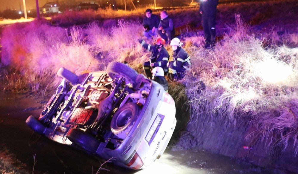 Kanala devrilen araç polis AFAD UMKE ekiplerini alarma geçirdi! Camı kıran ekipler şaşkına döndü