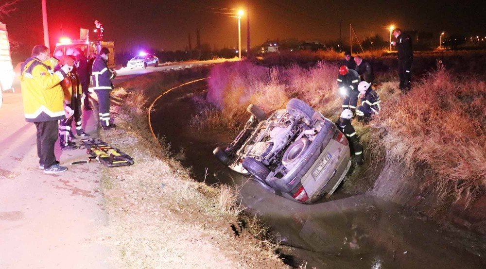Kanala devrilen araç polis AFAD UMKE ekiplerini alarma geçirdi! Camı kıran ekipler şaşkına döndü