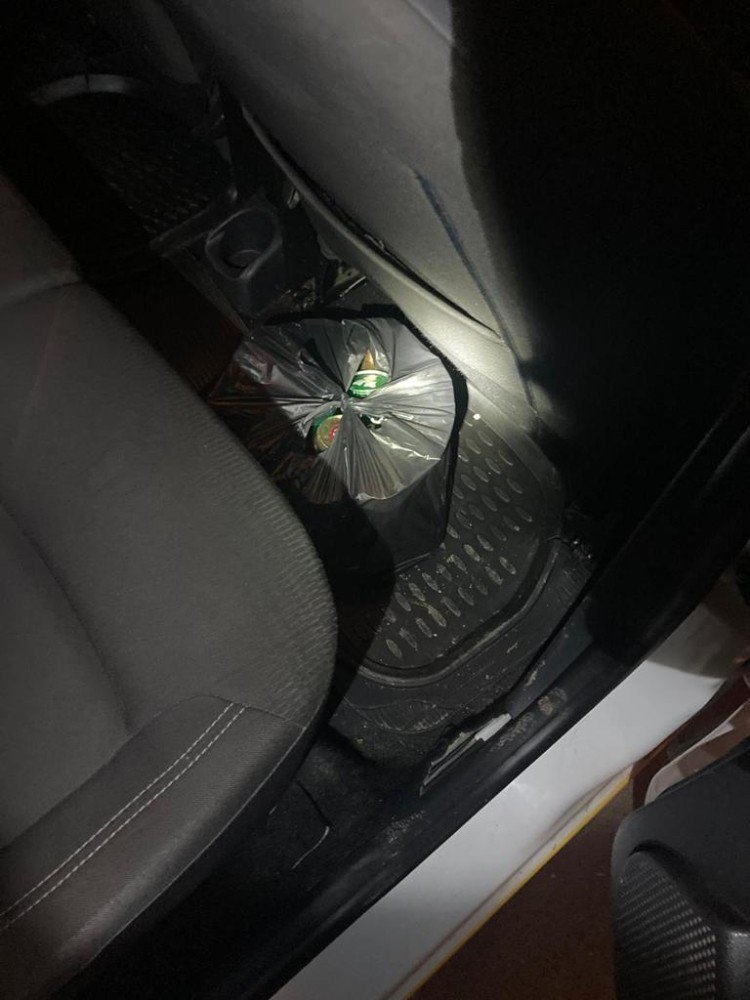 Kısıtlamada alkol ve meze taşıyan taksici polise yakaladı