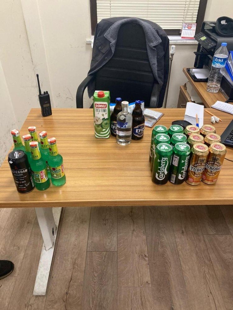 Kısıtlamada alkol ve meze taşıyan taksici polise yakaladı