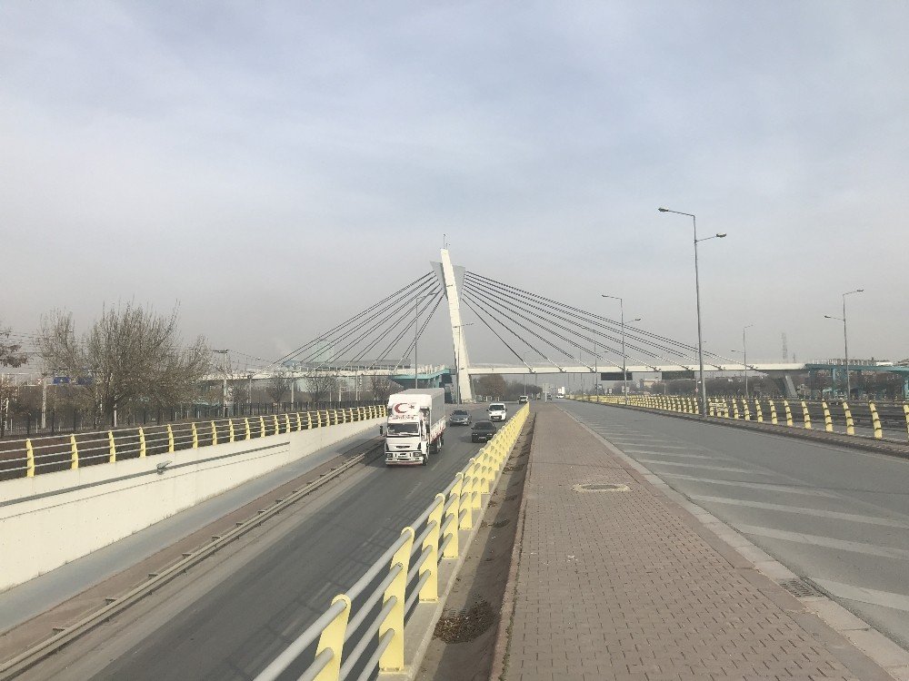 Konya'da bu da oldu! Yaya köprüsüne çıkan sürücüden akla zarar hareketler