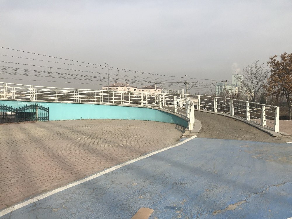 Konya'da bu da oldu! Yaya köprüsüne çıkan sürücüden akla zarar hareketler