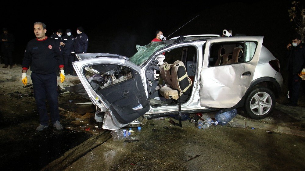 Necmettin Erbakan Bulvarı'nda feci kaza! 2 ölü 3’ü ağır 5 yaralı