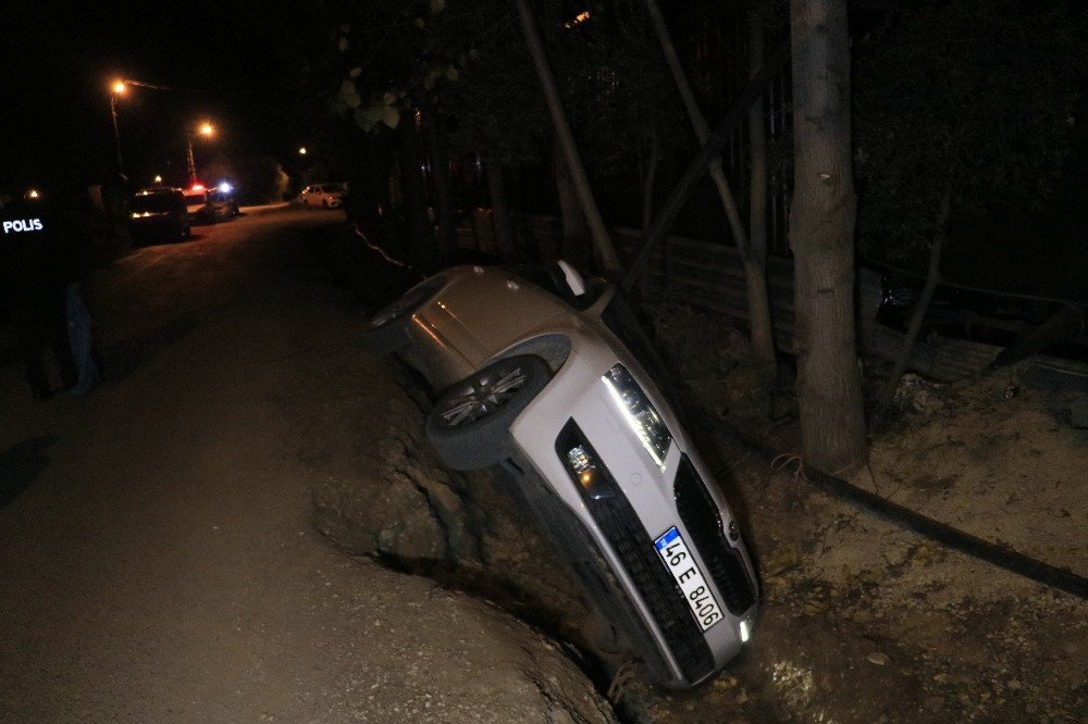 Havaya ateş eden trafik magandaları polisten kaçarken kanala düştü