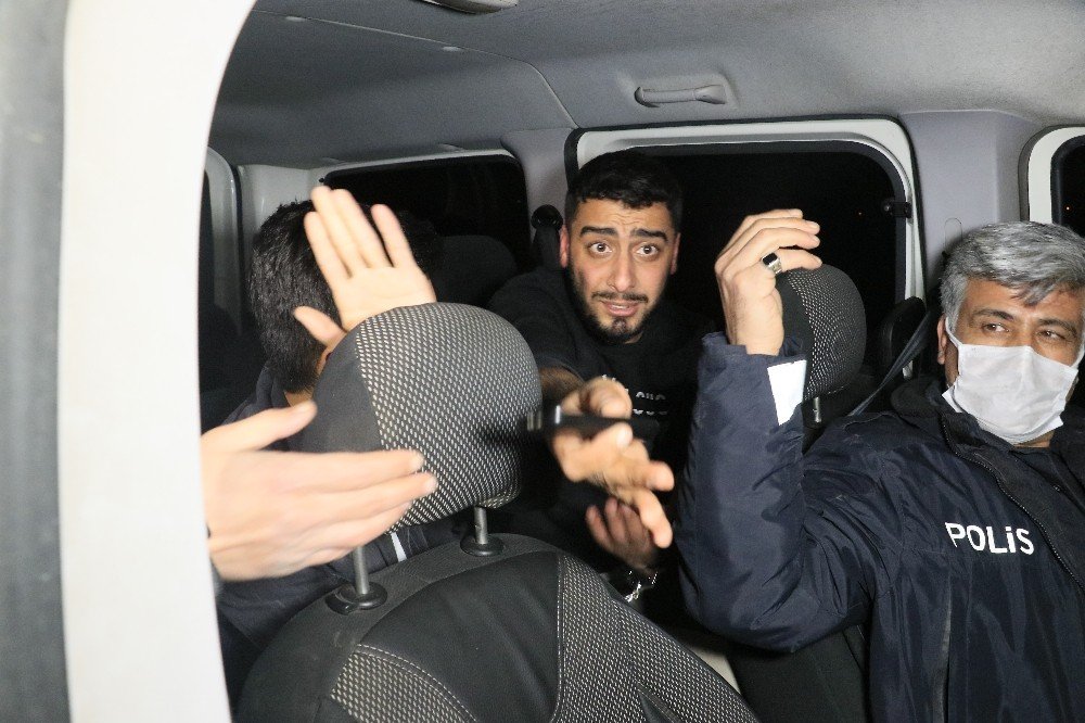 Havaya ateş eden trafik magandaları polisten kaçarken kanala düştü