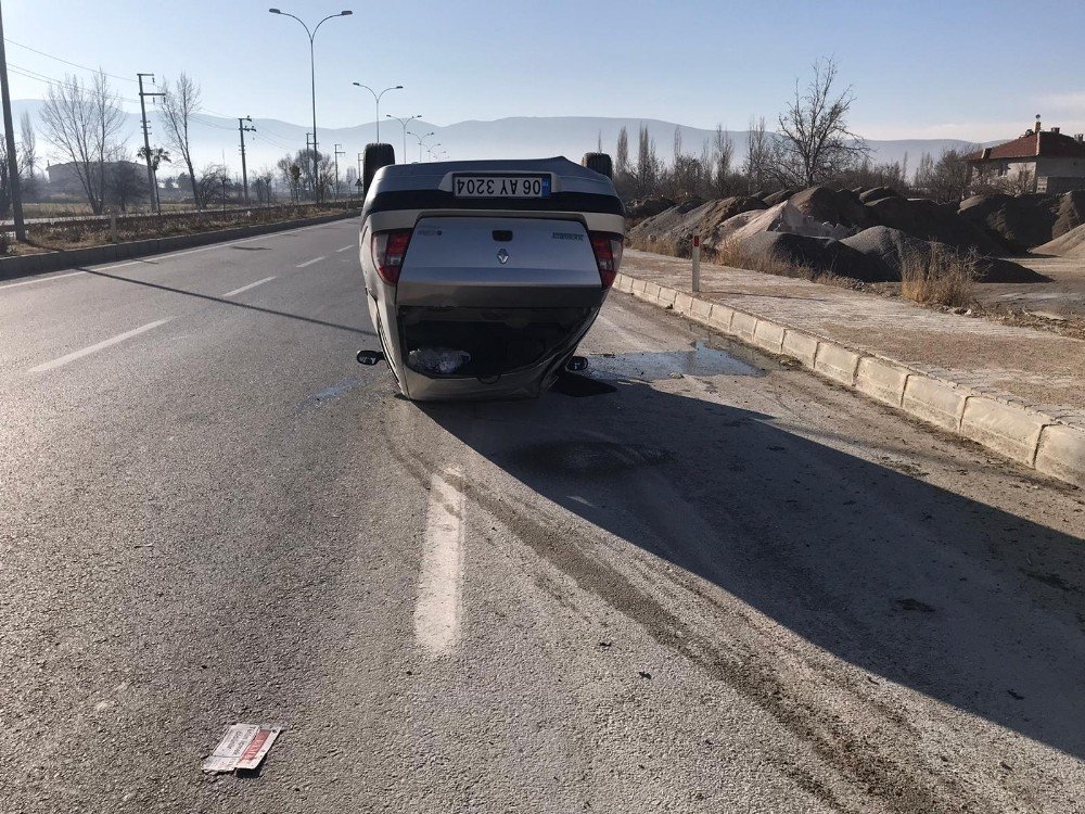Konya Karaman yolunda iki otomobil çarpıştı