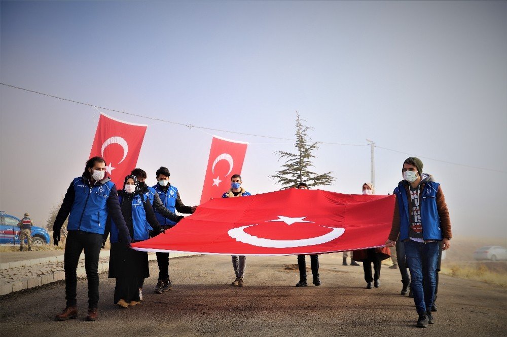 Şehit polis Fethi Sekin kabri başında dualarla anıldı