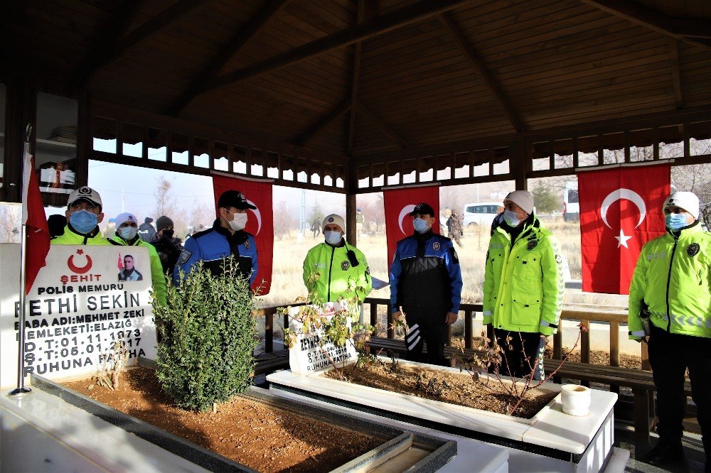 Şehit polis Fethi Sekin kabri başında dualarla anıldı