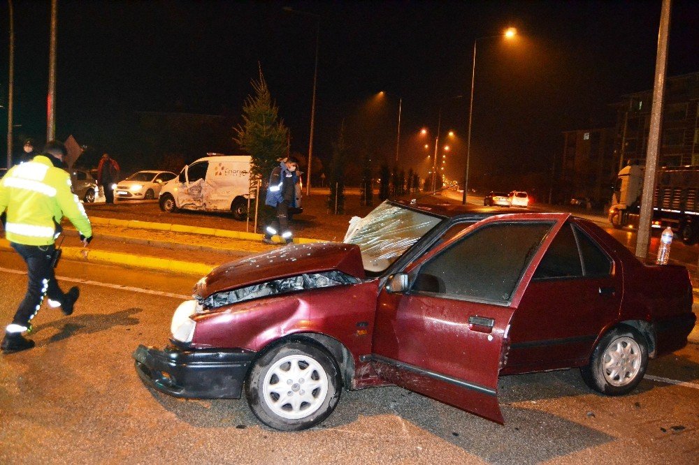 Kulu'da meydana gelen kazada 2 kişi hafif şekilde yaralandı