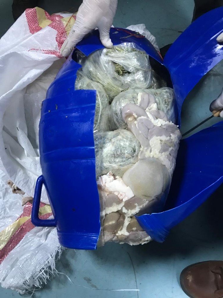 Adana'da şırdan bidonları içindeki uyuşturucu polise takıldı