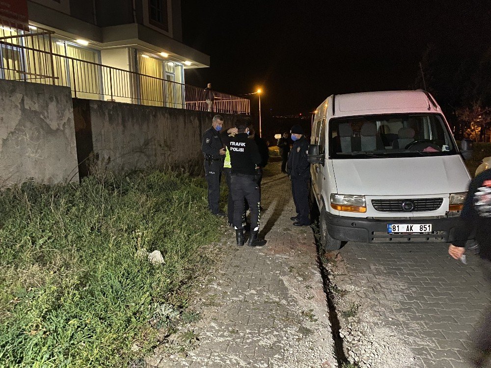Kısıtlamayı deldi! Yakalanınca maskeyi yüzüne kapattı