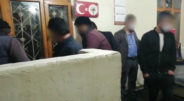 Konya'da bir kısıtlamayı ihlal vakası daha! Kahvehanede toplanan 11 kişiye ceza