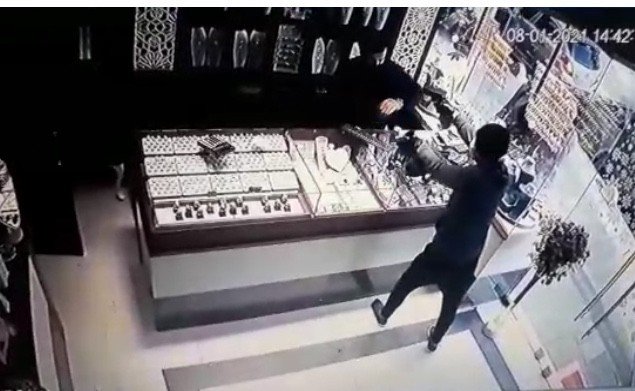 Kuyumcudaki 45 bin liralık soygunun görüntüleri ortaya çıktı