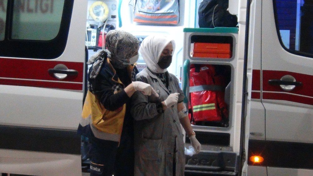 Tekstil fabrikasında zehirlenen 20 işçi hastanelik oldu