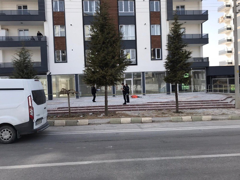 Konya'da feci ölüm! 7'nci kattan beton zemine düştü