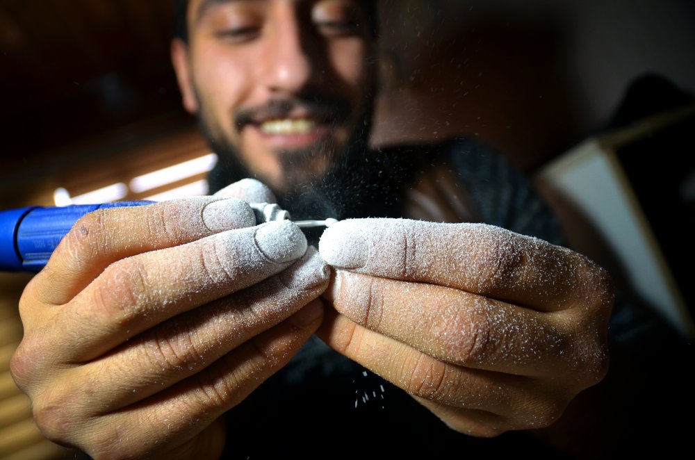 Tespihleriyle koleksiyonları süsleyen Konyalı nakkaş taleplere yetişemiyor