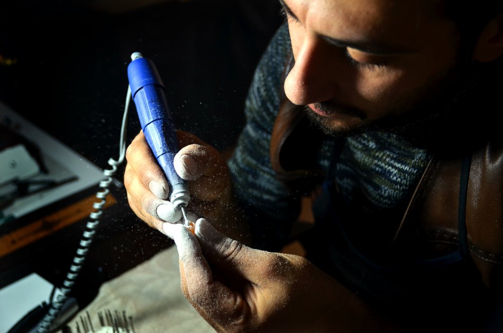 Tespihleriyle koleksiyonları süsleyen Konyalı nakkaş taleplere yetişemiyor
