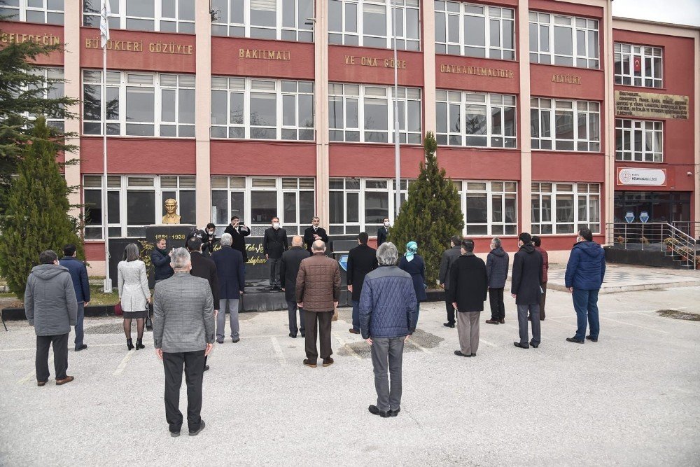 Konya'da okul bahçesinde okunan İstiklal Marşı EBA TV'de