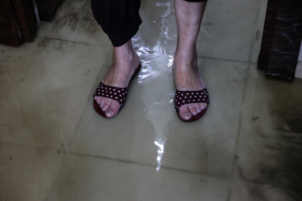 Suyu bitti denilen İstanbul'un bazı ilçelerini su bastı