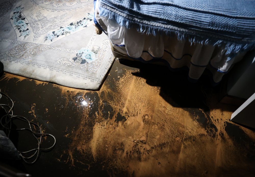 Suyu bitti denilen İstanbul'un bazı ilçelerini su bastı