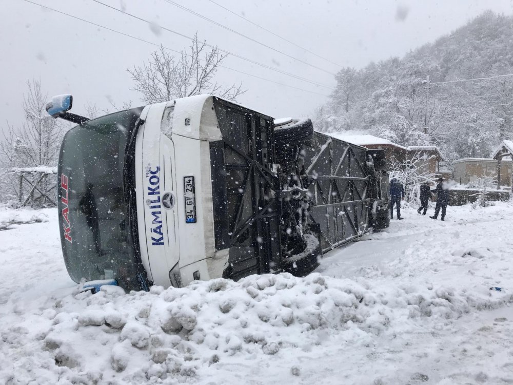 Zonguldak'ta devrilen yolcu otobüsünde korku dolu anlar