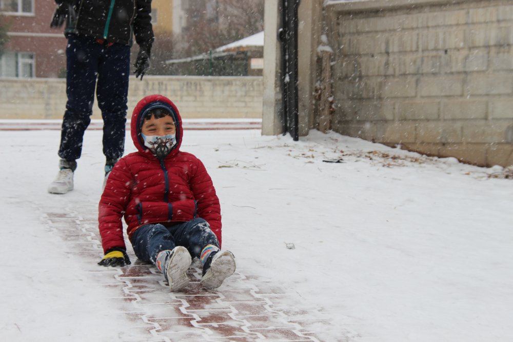 Konya'da beklenen oldu! Kar ve tipi şehri beyaz örtüyle kapladı
