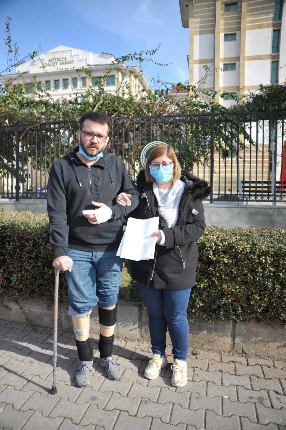 'Asansörde yük taşımayın' dedi diye gaziyi darbettiler