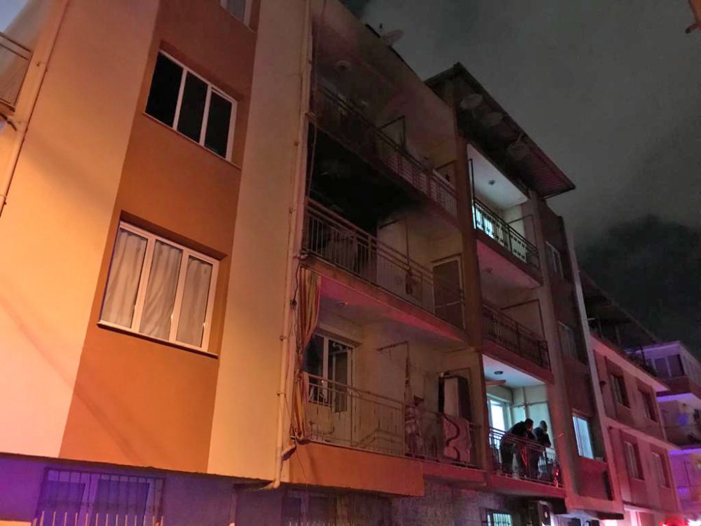 Apartmanda çıkan yangında 1 kişi öldü 1 kişi yaralandı