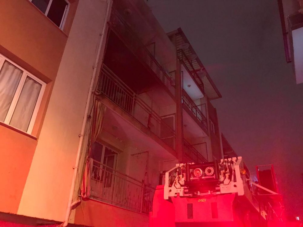 Apartmanda çıkan yangında 1 kişi öldü 1 kişi yaralandı