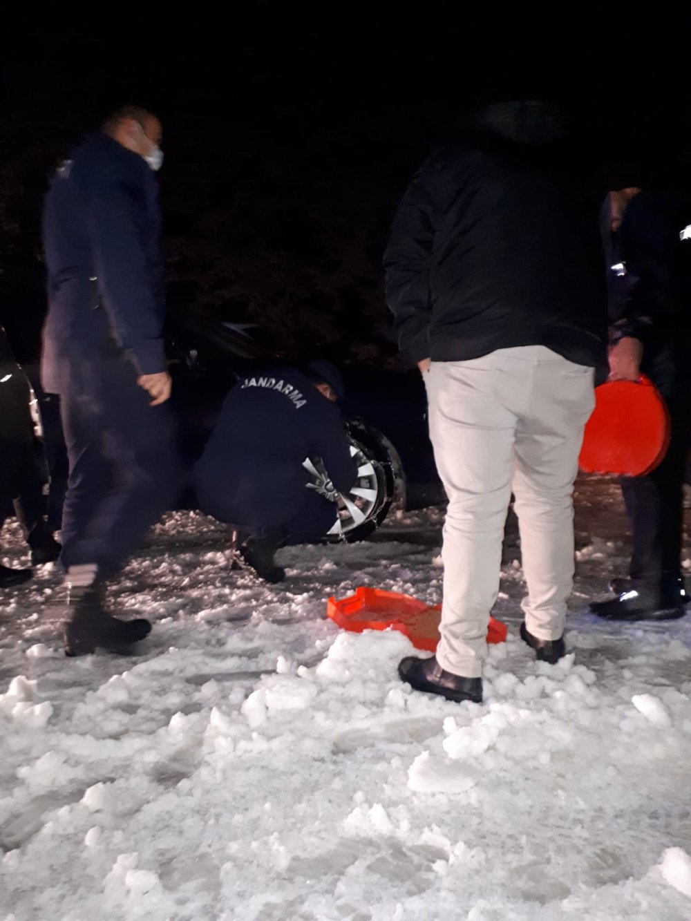Dün gece Konya Antalya Yolu'nda bu görüntüler kayıtlara geçti! Polis ekipleri hayatlarını kurtardı