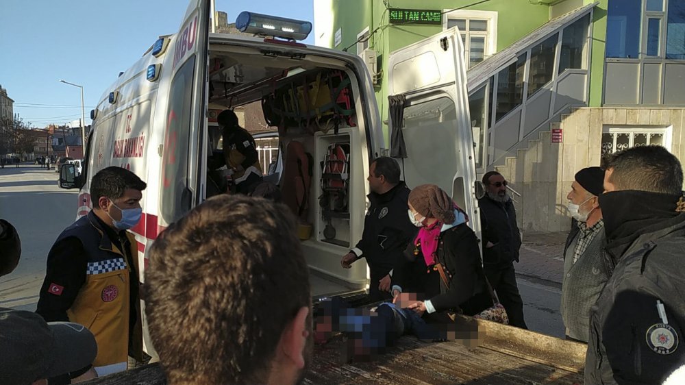 Konya'da evde çıkan yangında 3 yaşındaki çocuk alevlerin arasından kurtarıldı! İçeride 1 kişinin öldüğü bildirildi