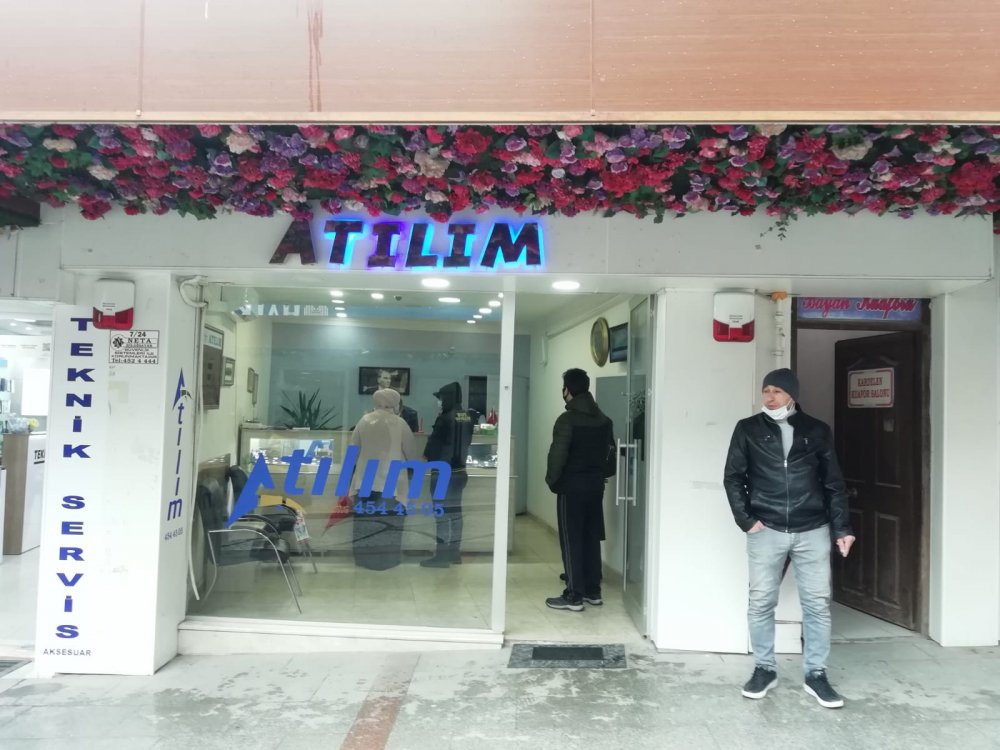 Döviz bürosunda silahlı soyguna kalkışan 2 kişiden biri tutuklandı