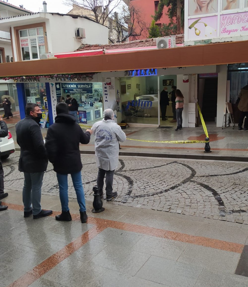 Döviz bürosunda silahlı soyguna kalkışan 2 kişiden biri tutuklandı