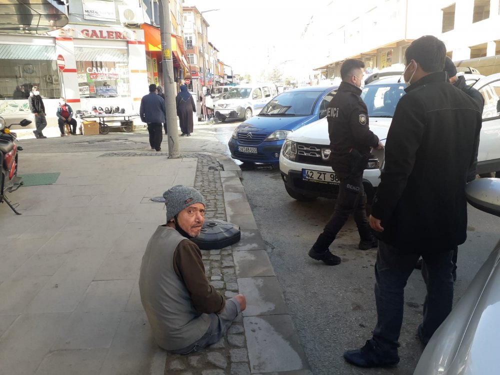 Konya'da dilenci servisi! Paralarına el konuldu sınır dışı edildiler