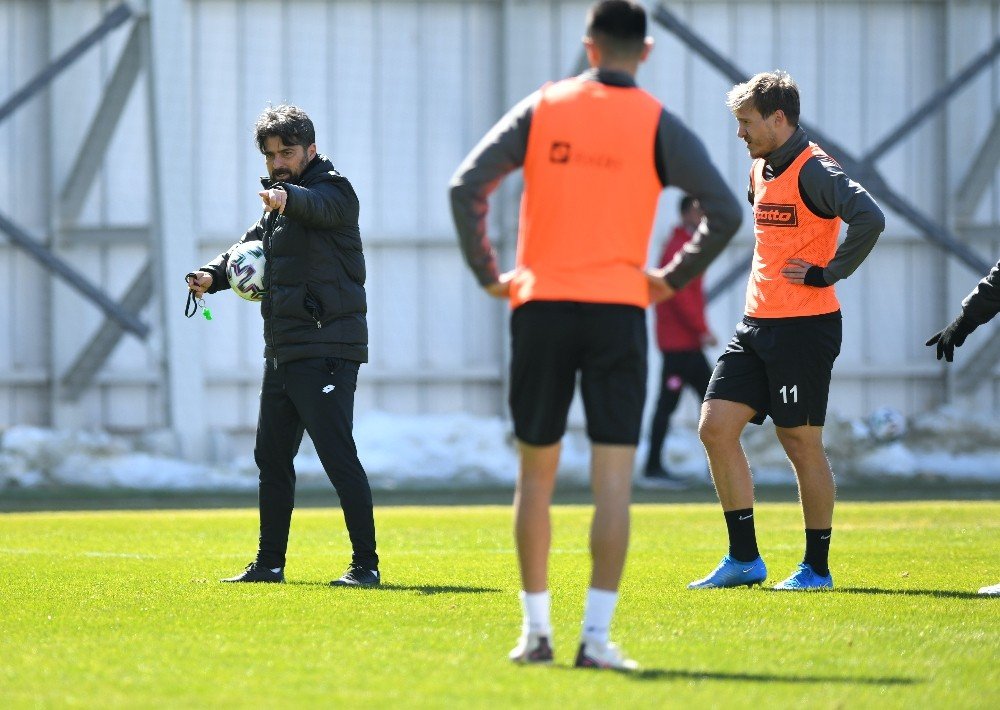 Konyaspor Başakşehir'e karşı taktik çalıştı