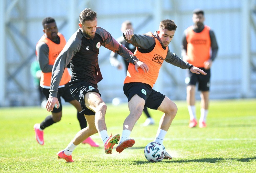 Konyaspor Başakşehir'e karşı taktik çalıştı