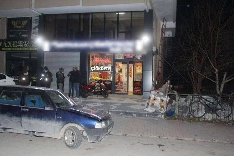 ’Acılı çiğ köfte dayağı’ olayı durulmuyor! Dayakçının yakınları dükkana saldırdı