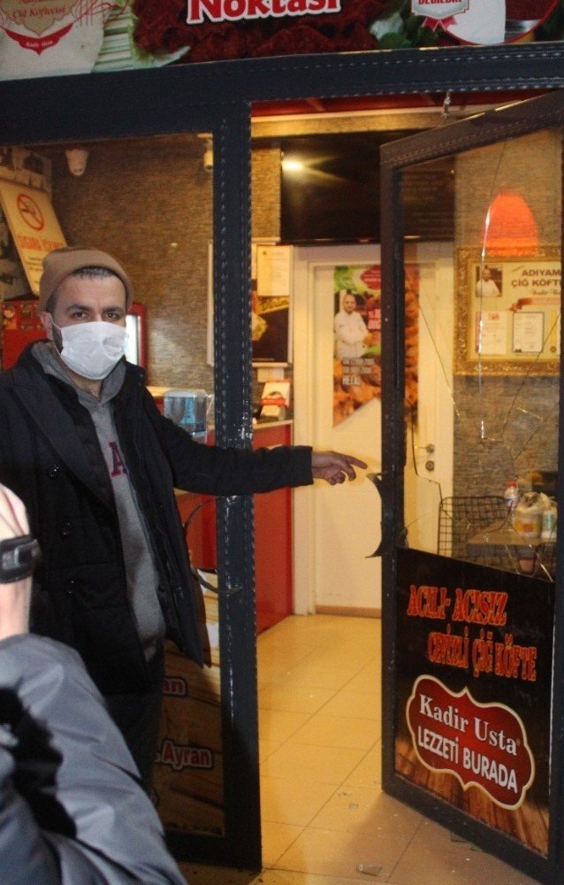 ’Acılı çiğ köfte dayağı’ olayı durulmuyor! Dayakçının yakınları dükkana saldırdı