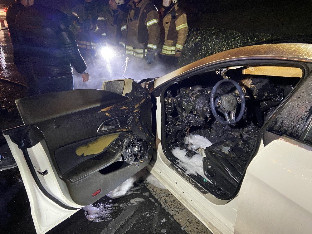 Gündüz satın aldığı lüks otomobil akşam alev alev yandı